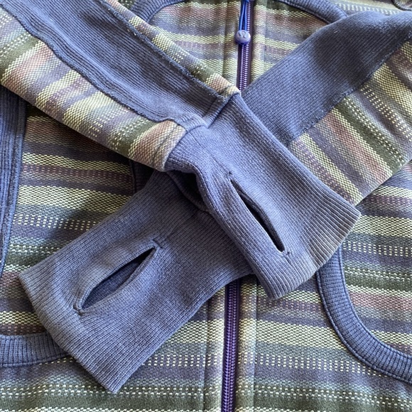 Lululemon scuba hoodie in Beautiful blues, and purples size 4. - Picture 7 of 11
